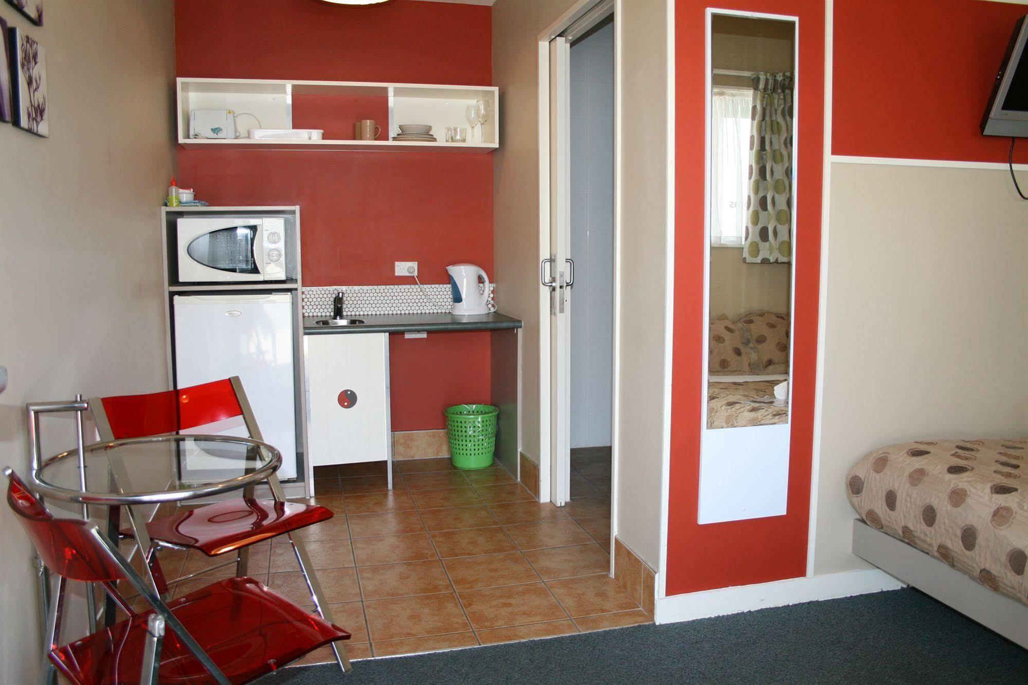 Motel Astray 3*