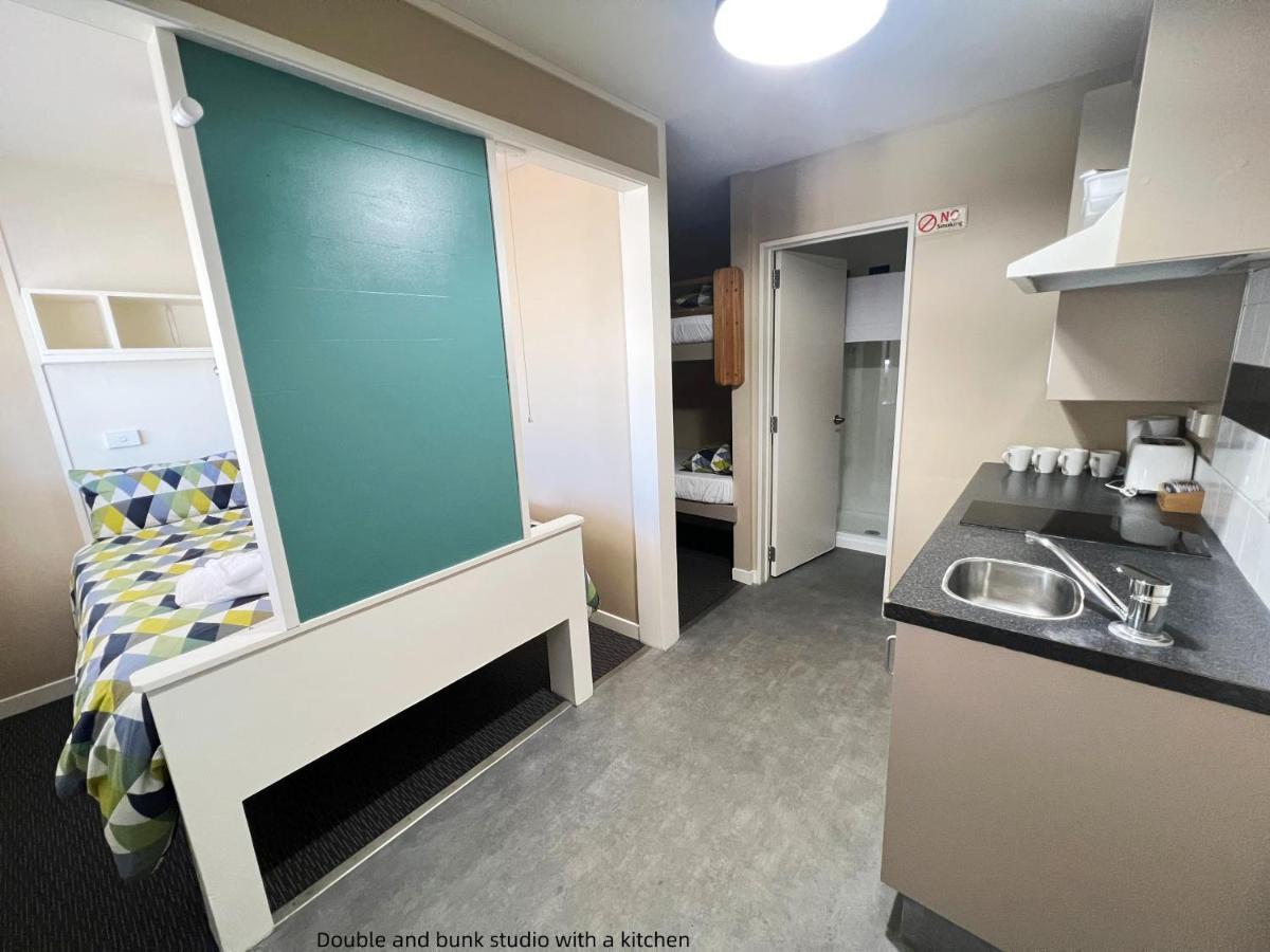 Motel Astray & Backpackers 3*