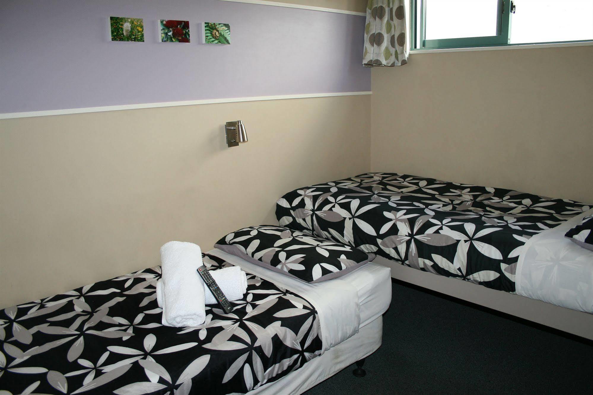 Motel Astray & Backpackers 3*